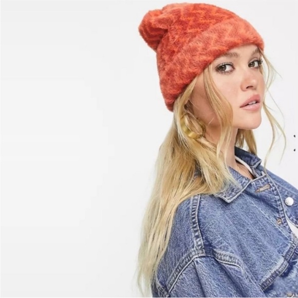 NWT FREE PEOPLE Soft Fuzzy Boho Beanie Hat NEW Orange Chevron Zigzag Combo - Picture 6 of 6